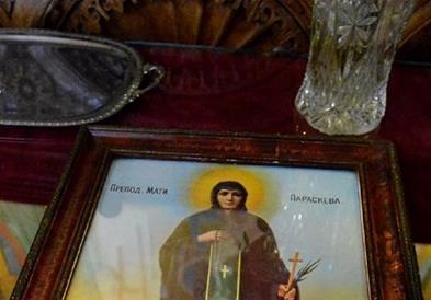 Хрвати претепале пријател Србин во неговиот стан, зашто имал православна икона во регалот 