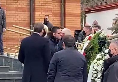 Погребана е првата сопруга на Вучиќ, тој и` се заблагодари за децата Милица и Данило (ВИДЕО)
