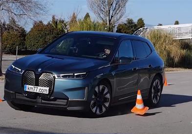 BMW iX покажа што може на тест со конуси (ВИДЕО)