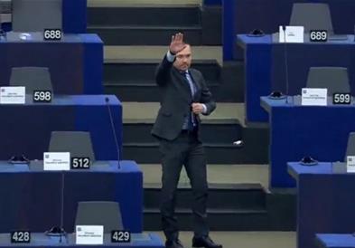 Бугарскиот европратеник Џамбазки упати нацистички поздрав во Европскиот парламент