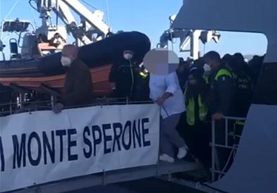 Продолжува потрагата по 12 исчезнати во пожарот на траектот кај Крф