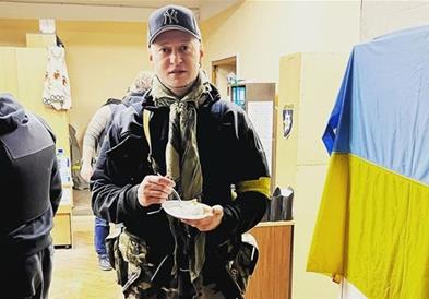 Украински музичар се приклучи кон војската: Не е време за свирење гитара (ВИДЕО)