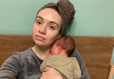Жена која родила син во бункер во Киев: Му кажав дека е нов Украинец (ФОТО)