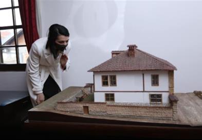 Министерката за култура ги посети националните установи во Струга