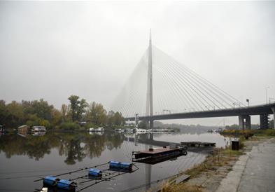 Жена била погодена во глава од воздушна пушка додека се шетала по кејот во Белград