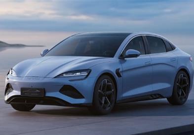 Фото: „Tesla Model 3“ добива опасен ривал од Кина
