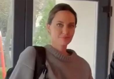 Анџелина Џоли стигна во Украина, ја снимиле во кафуле во Лавов (ВИДЕО)