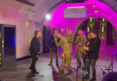 Боно ,Фронтменот на групата U2: Украинскиот конфликт е „војна на еден човек“