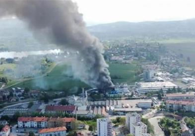 Силна експлозија во словенечка фабрика, властите побараа жителите да не ги напуштаат домовите