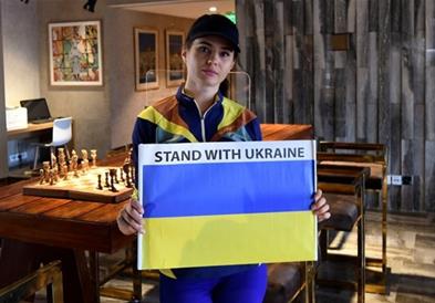 Украинка се искачи на Монт Еверест за да ја докаже непобедливоста на својата земја 