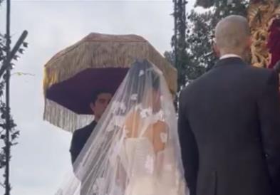 Видео: Кортни Кардашијан и Тревис Баркер се венчаа во Италија