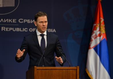 Mладите во Србија денеска ќе добијат по 100 евра помош од државата