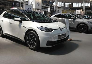 „Volkswagen“ би можел да продаде повеќе електрични автомобили од „Tesla“ веќе во 2024 година