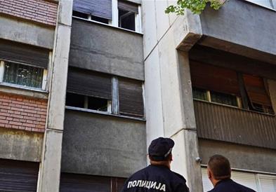 Тригодишно дете им подлегнало на повредите откако паднало од седми кат од зграда во Белград