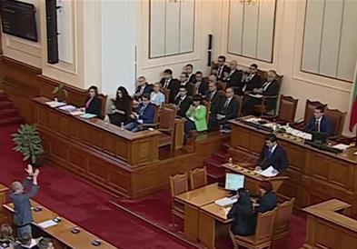 Собранието расправа за недоверба на владата на Петков, серија протести ја тресат Софија 