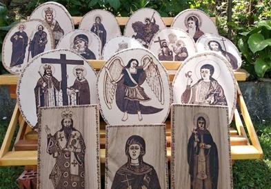 Пирографија, живопис на дрво што му дава безвременски лик