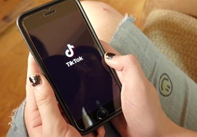 Ноќна мора за родителите: На ТикТок „оперираат“ предатори, внимавајте на ќерките 