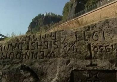Сушата во Чешка откри историски „камен на гладта“ со порака: Ако ме видиш, плачи (ВИДЕО)
