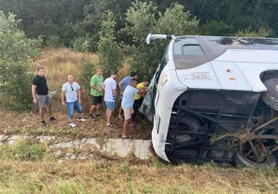 Се истражуваат причините за несреќата со српскиот автобус во Бугарија, возачот е приведен
