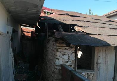 Мајка и ќерка од Тимјаник бараат помош по невремето што го зафати Неготино