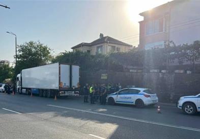 Македонски возач на камион е уапсен во Бугарија за шверц на стотина мигранти 