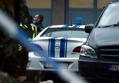 Бомби фрлиле во куќа на полицаец во Црна Гора, убиен напаѓач во престрелката