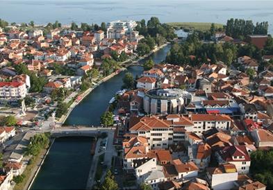 Премиера на комедијата „Економската криза на сцена“ во Струга