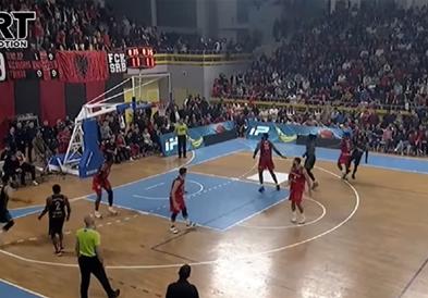На кошаркарски натпревар на Косово е запалено знамето на Србија (ВИДЕО)