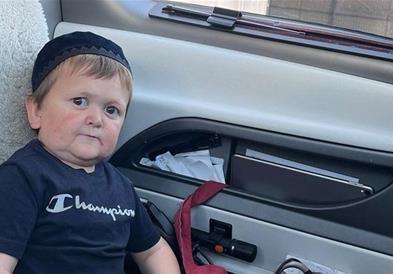 20-годишниот Хасбула е интернет ѕвезда- од сиромашно момче стана мултимилионер (ВИДЕО)