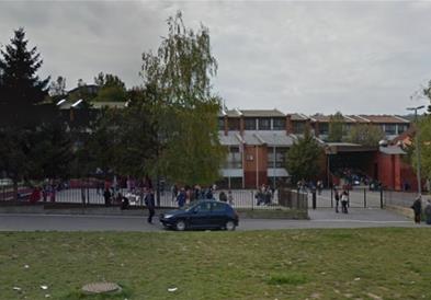 Трагедија во Белград: Почина девојче пред училиште, претходно паднала од скалите 