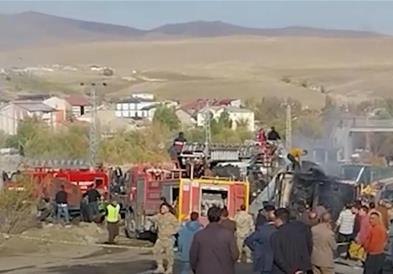 Најмалку седуммина загинати во страшен судир на камион и автобус во Турција (ВИДЕО)