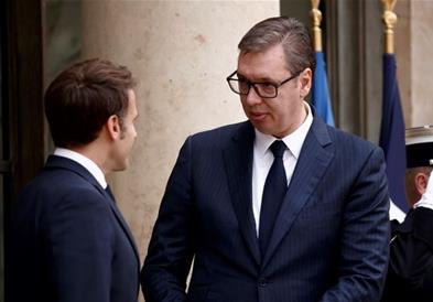 Вучиќ видно нервозен по средбата со Макрон, откри за што разговарале  