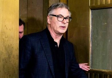Болдвин тужи четворица членови на екипата поради пукањето на сетот, им бара отштета 