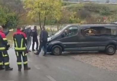Страшна сообраќајка во Црна Гора: Нуркачи извлекоа три тела од надојдената река (ВИДЕО)