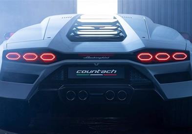 Прв пат се повлекуваат примероци на луксузниот Lamborghini Countach (ФОТО)