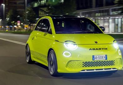 Се појави симпатичниот електричен Abarth (ВИДЕО)