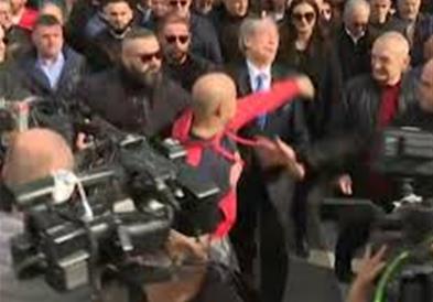 Видео: Нападнат Сали Бериша