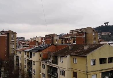 Сирени се слушаат во Косовска Митровица, се слушаат детонации (ВИДЕО)