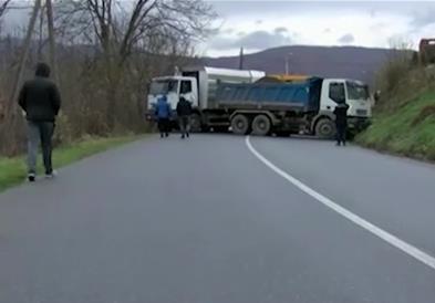 Северот на Косово и натаму е блокиран
