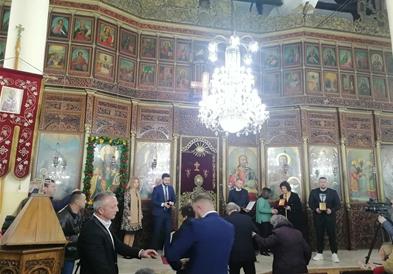 Врачен орденот „Свети Никола“ на поетот Михаил Ренџов