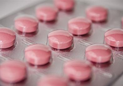 Научниците предупредуваат кои лекови никогаш не смее да се мешаат со алкохол