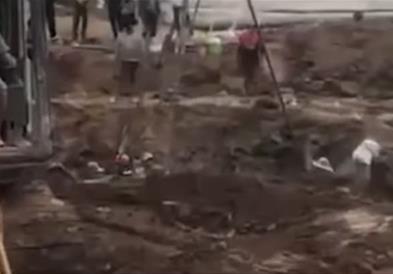 Драма во Виетнам: Дете пропадна во шахта, два дена не можат да дојдат до него (ВИДЕО)