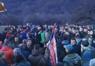 Отстранети барикадите кај Штрпце, ЕУ го осуди нападот врз двете српски момчиња