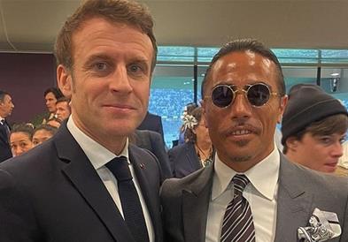Салт Бае се слика со Макрон, фановите му порачаа: Сега го допре дното (ФОТО)