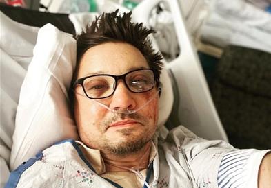 Сестрата на Џереми Ренер за неговата состојба: Воодушевени сме од напредокот 