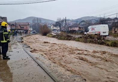 Први жртви од поплавите во Србија: Се обиделе да го спречат поројот, но водата ги одвлекла