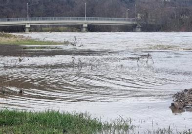 Поплави во Србија, најдраматично во Нови Пазар, вонредна сосотојба во седум општини