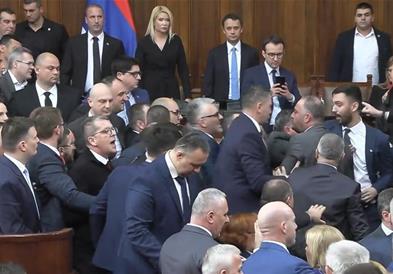 Тензии во српското собрание околу начинот на решевање на косовското прашање