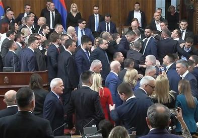 Фото: Скандал во Собрание на Србија