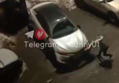 Го фатила сопругот со швалерка па направила хаос, такво дивеење не е видено (ВИДЕО)
